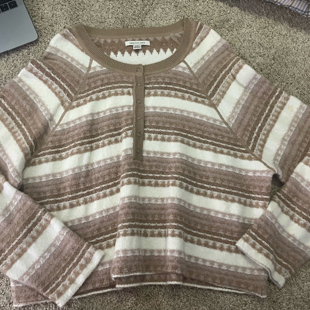 American Eagle Tan, White, and Cream Sweater